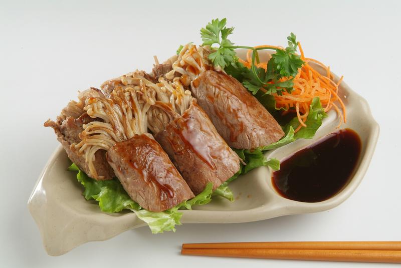 Thinly sliced beef wrapped around baby mushrooms, grilled & served with teriyaki sauce